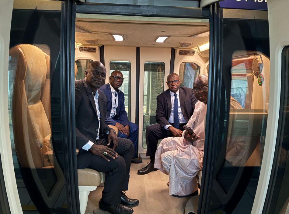 Đại sứ Senegal và Mauritania thăm Trung tâm uSky - Hình ảnh công nghệ uST